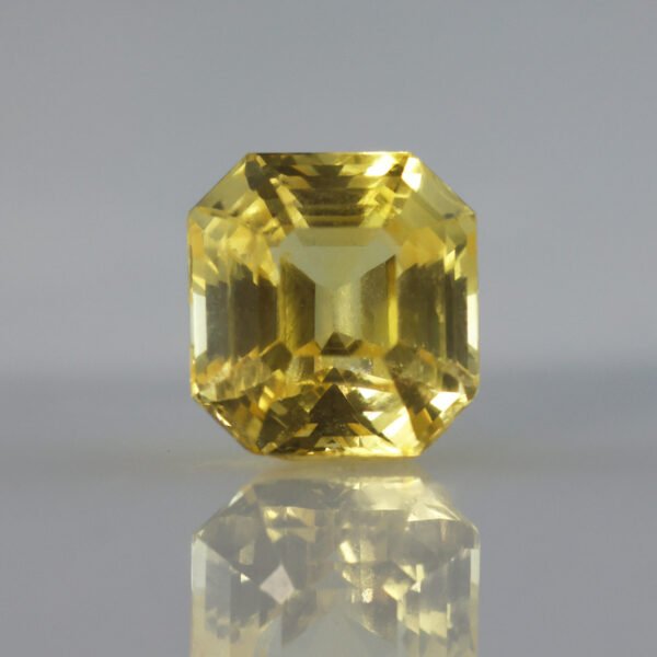 NATURAL YELLOW SAPPHIRE-5.21CT