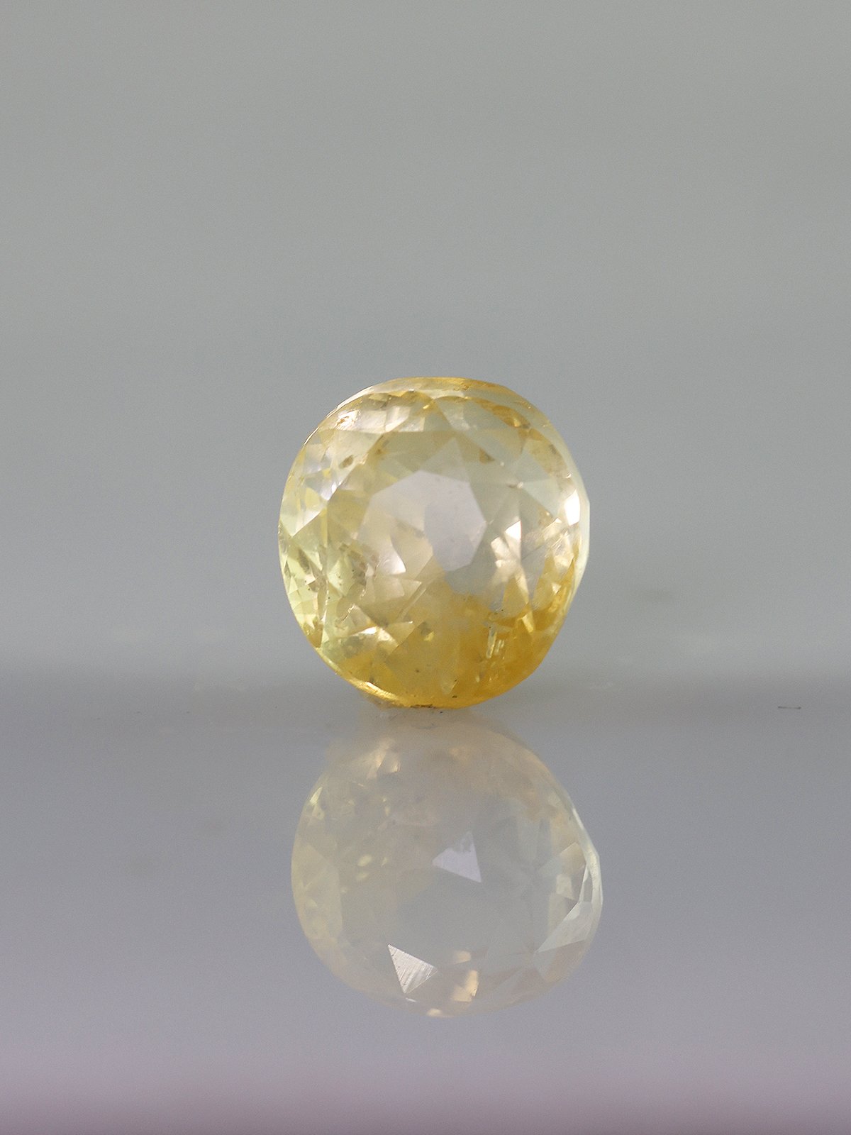 Yellow Sapphire - 4.61 Ct.
