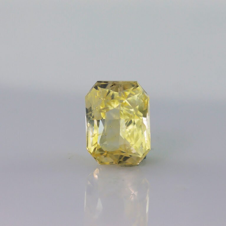 NATURAL YELLOW SAPPHIRE - 5.12CT